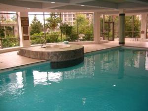 Piscina di Mississauga Furnished Apartments o nelle vicinanze