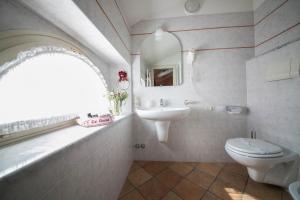 Phòng tắm tại Locanda Ca’ Rossa