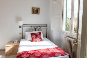 Voodi või voodid majutusasutuse Hotel St. James toas