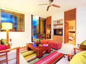 O zonă de relaxare la Temple 121 Modern Spacious Palm Cove 2 Brm 2 Bth Resort Apartment With Courtyard