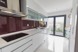 Кухня или кухненски бокс в modern flat