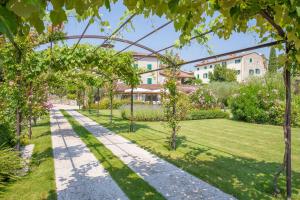Ogród w obiekcie Antico Casale Bergamini