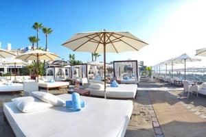 Reštaurácia alebo iné gastronomické zariadenie v ubytovaní MALAGA BENALMADENA PUERTO MARINA PLAYA VACACIONAL Luxury