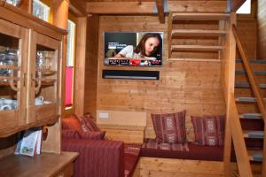 a tiny house with a tv and bunk beds at Verditzhütte in Verditz