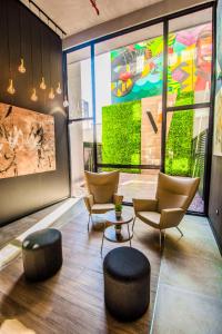 A seating area at Five Hotel & Residences