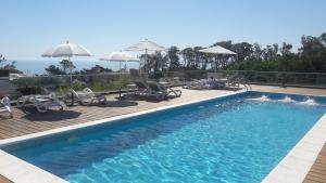 The swimming pool at or close to Rinconada del Mar