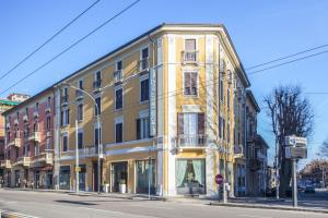 a yellow building on the corner of a street at Boutique Hotel Liberty 1904 in Bologna