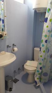 Uma casa de banho em Lighthouse Apartments