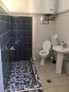 Ένα μπάνιο στο Sampa Villa