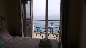 Uma vista do mar geral ou uma vista do mar a partir do apartamento