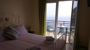 Uma cama ou camas num quarto em Lighthouse Apartments