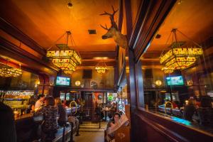 Fotografie z fotogalerie ubytování McMenamins Olympic Club v destinaci Centralia