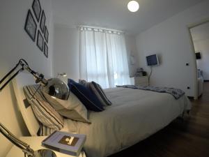 a bedroom with a bed and a desk with a lamp at Casa Lorelei in Sestri Levante