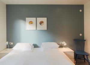Postel nebo postele na pokoji v ubytování Seydisfjördur Guesthouse