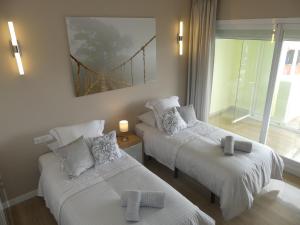 Posteľ alebo postele v izbe v ubytovaní Malaga Benalmadena Puerto Marina Costa Sol Holiday Rentals