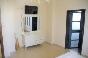 Μια τηλεόραση ή/και κέντρο ψυχαγωγίας στο Pomegranate Penthouse
