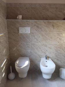 A bathroom at casa stefania