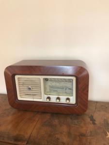 an old radio sitting on top of a wooden floor at Anami Hotel Boutique in La Paz
