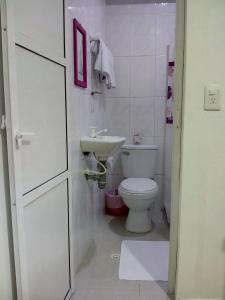 Kylpyhuone majoituspaikassa Hostal Casa de Barajas