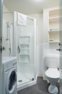 Kylpyhuone majoituspaikassa Astelia Apartment Hotel