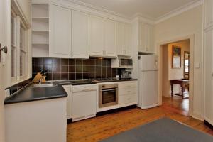 Gallery image of Red Brick Beauty - Central Cottage in Albury