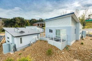 a white house with a balcony in a yard at Albury Yalandra Apartment 5 in Albury