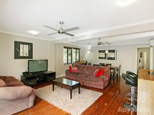 A seating area at Beach House on Jones Parade, Central Coolum Beach