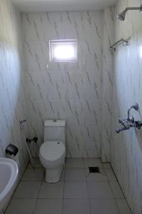 A bathroom at Tharu Mahal