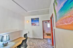 TV a/nebo společenská místnost v ubytování Grande Adam Private Pool Villa