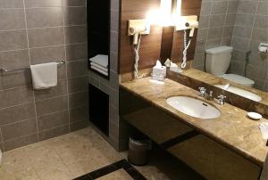 Bathroom sa Thistle Port Dickson Resort