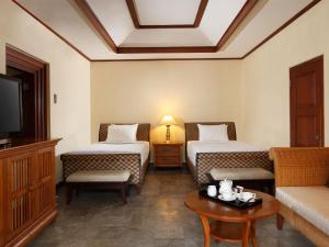 Puri Santrian Beach Resort And Spa客房内的一张或多张床位