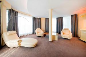 Istumisnurk majutusasutuses Hotel Symfonia Osjaków