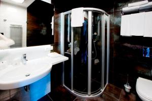 Vannituba majutusasutuses Hotel Symfonia Osjaków