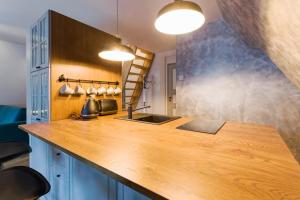 A kitchen or kitchenette at Niguliste 6 Old Town Penthouse