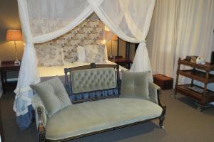 Broadlands Country House的休息区