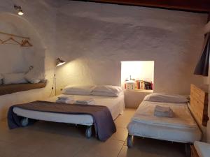 マルティナ・フランカにあるParco della Vignaのベッドルーム1室(ベッド2台付)
