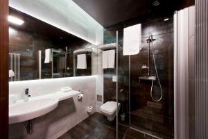 Vannituba majutusasutuses Hotel Symfonia Osjaków