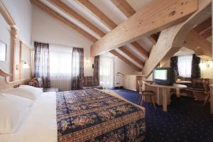 Postel nebo postele na pokoji v ubytování Hotel Alpi