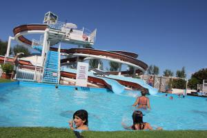 Πισίνα στο ή κοντά στο Hotel Lara