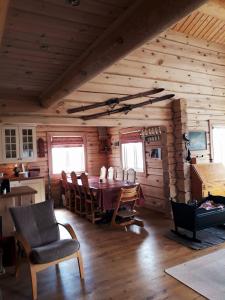 Imagen de la galería de Blazerbu Four-Bedroom Chalet, en Hol 22 fotos más