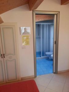 Ένα ή περισσότερα κρεβάτια σε δωμάτιο στο Hotel Lara