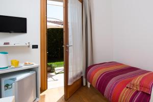A television and/or entertainment centre at La Casa di Linda