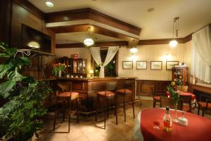 Khu vực lounge/bar tại Hotel Basztowy