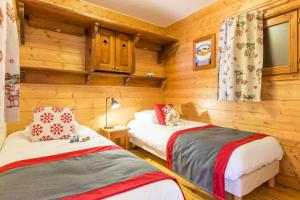 מיטה או מיטות בחדר ב-Résidence Pierre & Vacances Premium Les Alpages de Reberty