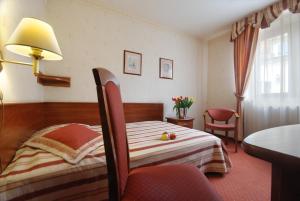 Postel nebo postele na pokoji v ubytování Hotel Basztowy + 37 fotografií