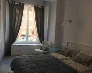 Giường trong phòng chung tại Apartments Monaco