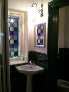 Ένα μπάνιο στο Oakfield Lodge Guest House Stockport