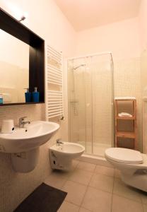 Primo Piano Guesthouse - Bari Policlinico tesisinde bir banyo