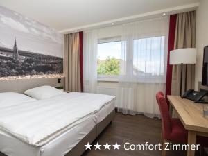 
A bed or beds in a room at Seligweiler Hotel & Restaurant
