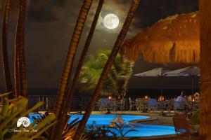 A piscina localizada em Manary Praia Hotel ou nos arredores